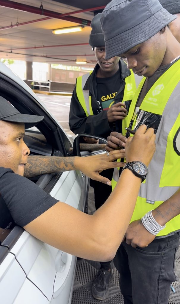 Djkarri__'s tweet image. I’m looking for this 3 gentlemen, I met them in Menlyn Mall not sure if they work there. I never took their details, Please help me reach them, I have something for them 🙏🏽