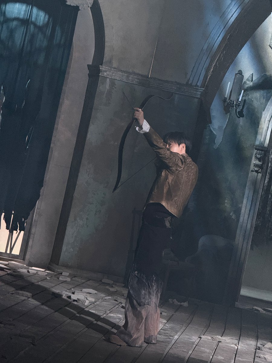 weareoneEXO's tweet image. 🏹 틈을 노려

#EXO #엑소 #weareoneEXO
#Crown #REVERXE