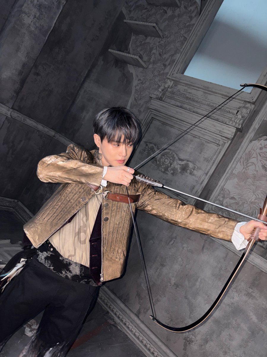 weareoneEXO's tweet image. 🏹 틈을 노려

#EXO #엑소 #weareoneEXO
#Crown #REVERXE