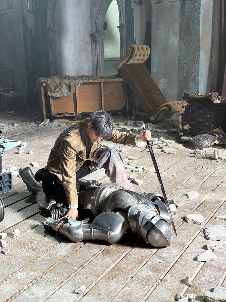 weareoneEXO's tweet image. 🏹 틈을 노려

#EXO #엑소 #weareoneEXO
#Crown #REVERXE