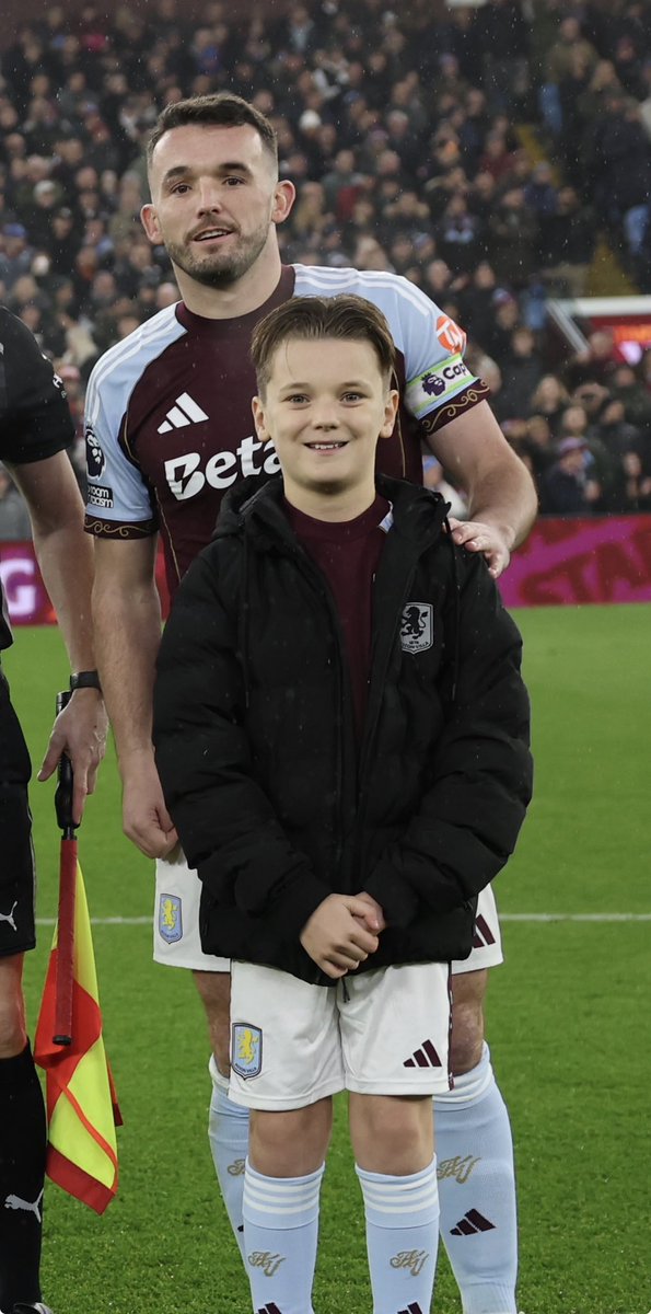 <a href="/jmcginn7/">John McGinn</a> my son was mascot against Everton walked out with you, what’s the chances of getting this picture signed for him mate? 🙏🏻💙

Ps thanks for making his day amazing, UTV! 🦁 

<a href="/AVFCSupport/">AVFC Support</a> 
<a href="/AVFCOfficial/">Aston Villa</a> 

#avfc #astonvilla #johnmcginn 

Share in hope he sees this.🙏🏻💙