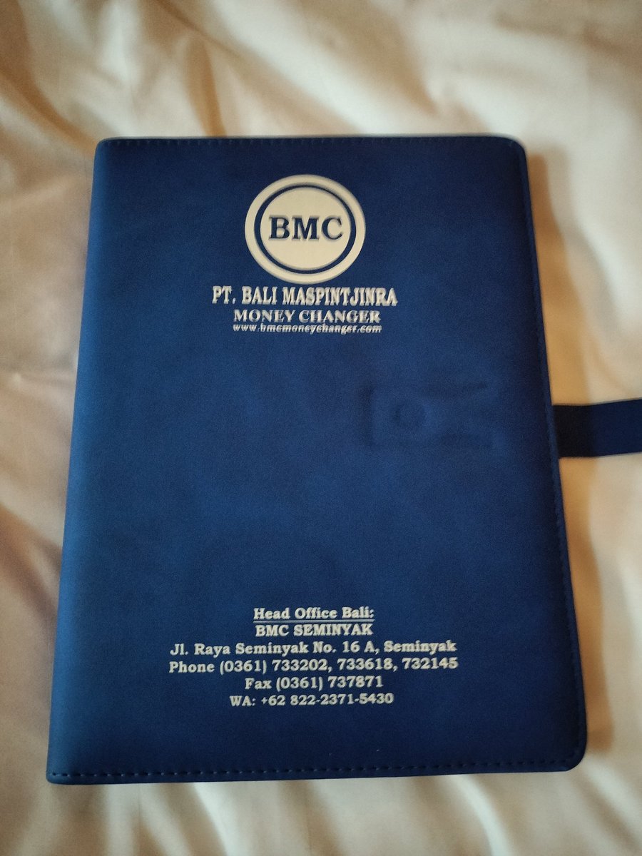 ubadhealing's tweet photo. バリ島両替所のBMCの粗品ノートもらっちゃいました😂現地銀行口座をクローズしてBMCでルピアから日本円へ。ようやくバリ島じまいできました。今までいくつかの壁があり、3年がかりで😆今回はこの件で時間とられてたので約束は1件、話題のスポットへ行くこともなかったので、またバリ島へ遊びに行くね! https://t.co/RQgeitjDea