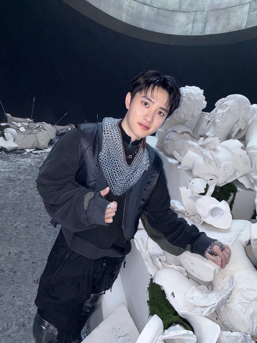 weareoneEXO's tweet image. 🐧👍

#EXO #엑소 #weareoneEXO
#Crown #REVERXE