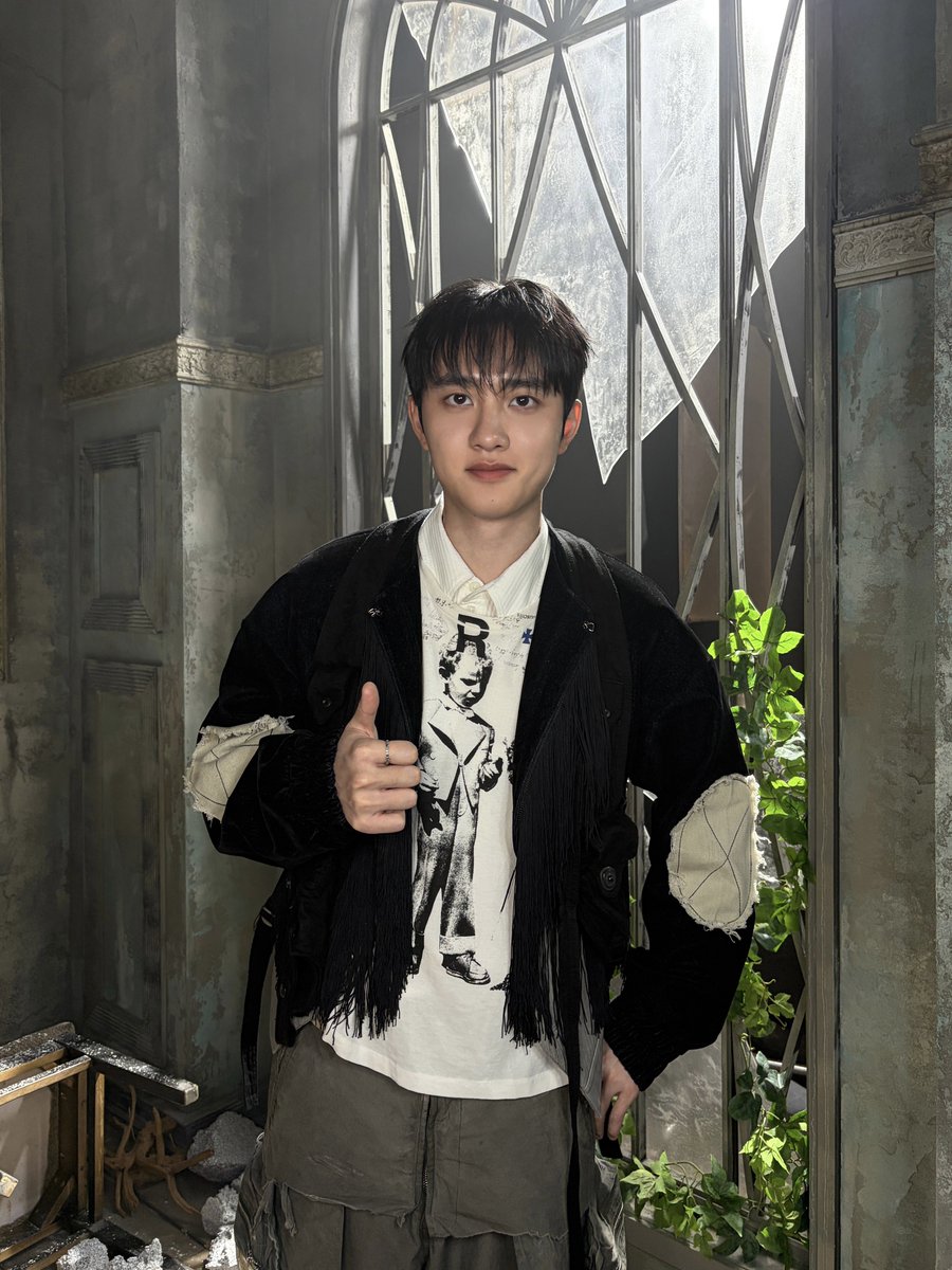 weareoneEXO's tweet image. 🐧👍

#EXO #엑소 #weareoneEXO
#Crown #REVERXE