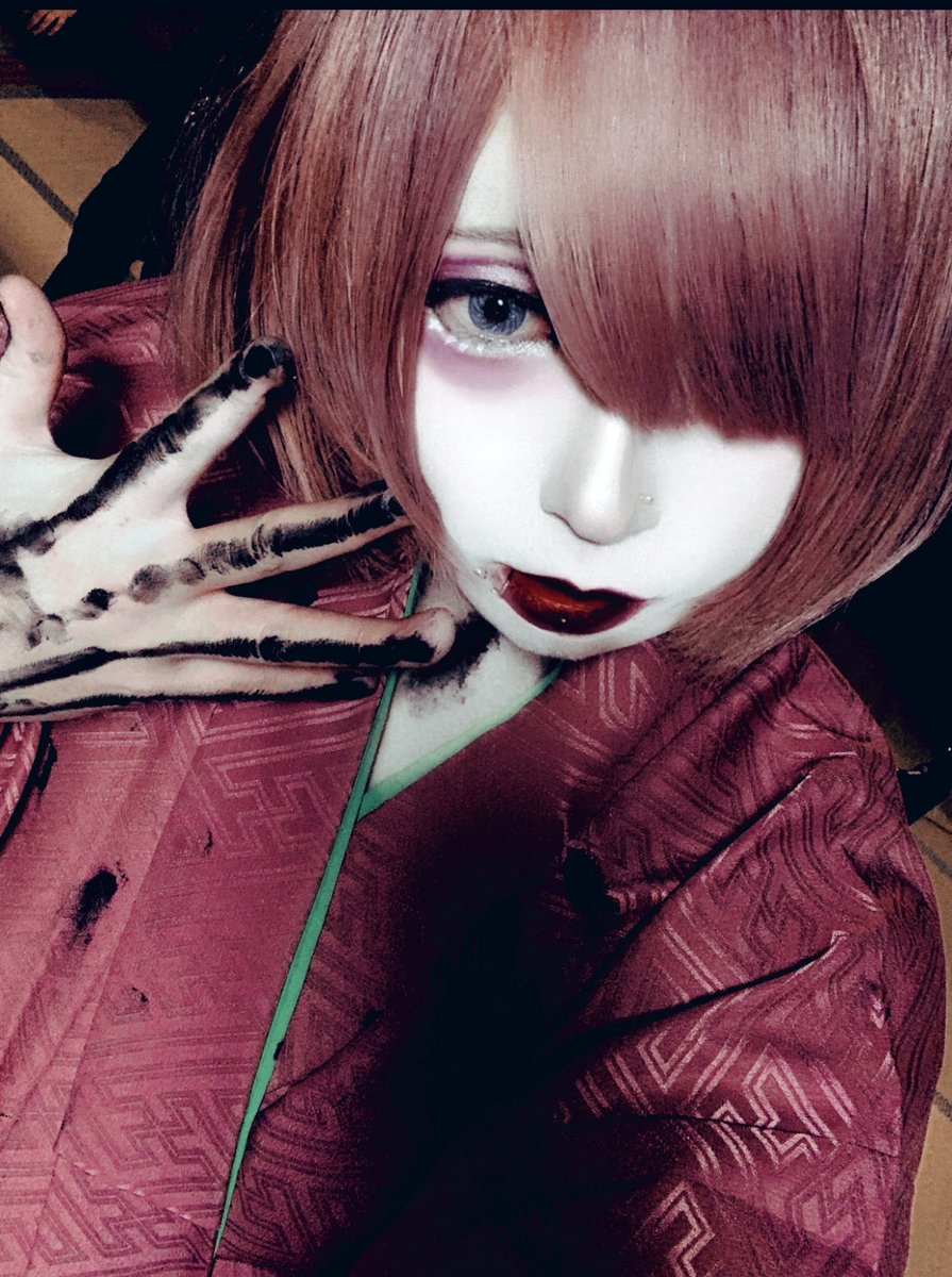 aknm_hinachi's tweet photo. ギターのレコーディングやっと95%くらい終わり。

ちょい時間掛かっちゃってるな。

珍しく���日間お酒飲んでないから今日は飲も🍺 https://t.co/JD20x9H6NV