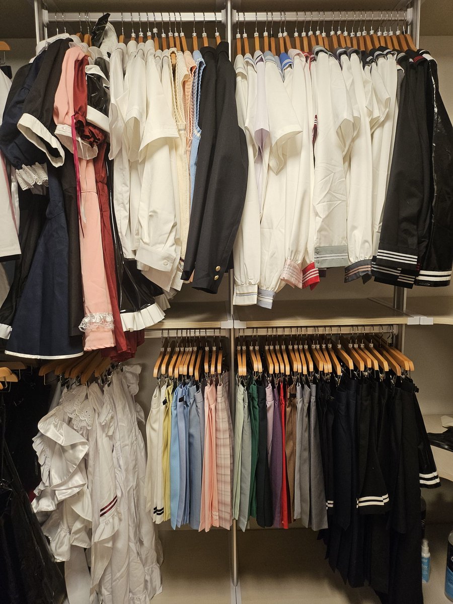 드레스룸 한켠...