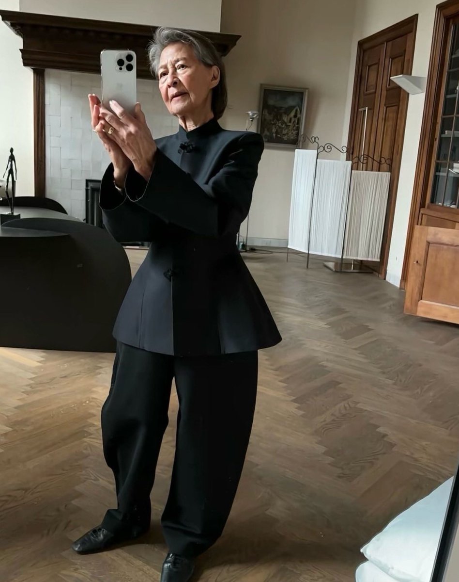 TheEditteur's tweet image. Me in the future sending fit pics to my grandkids