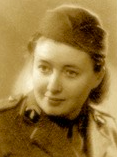 23 janvier 1944. Londres. Elle va être parachutée. "Si je meurs, écrit-elle, ce sera sans regrets, sans amertume puisque mon âme sera intacte. Si je vis, j'aurai gagné mon droit à la vie et la joie d'avoir été fidèle à mon idéal". Pierrette Louin. Exécutée à Ravensbrück. 24 ans