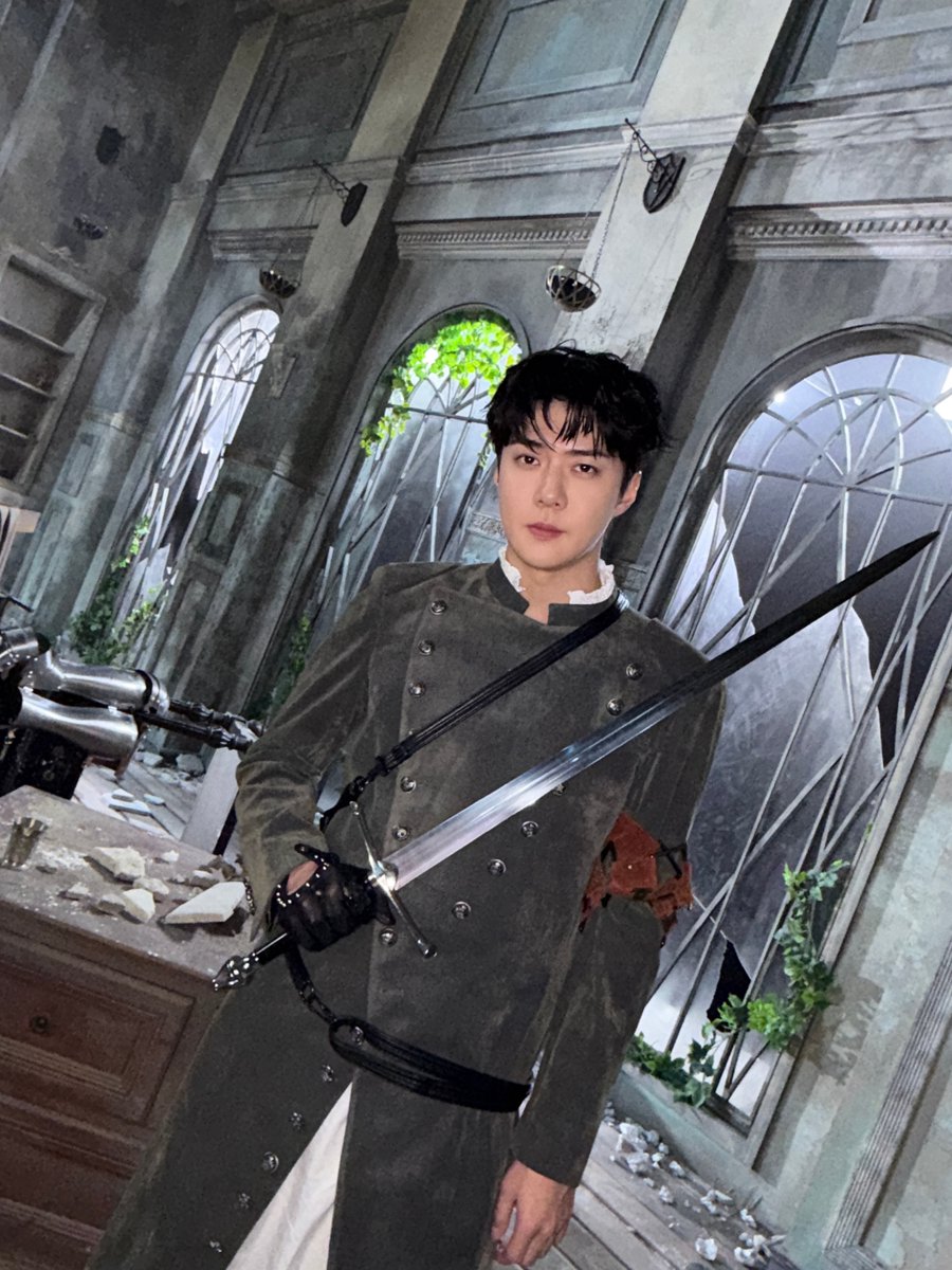 weareoneEXO's tweet image. swish ⚔️

#EXO #엑소 #weareoneEXO
#Crown #REVERXE