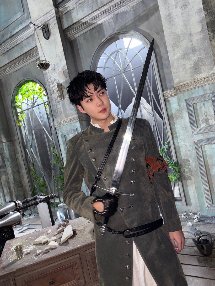 weareoneEXO's tweet image. swish ⚔️

#EXO #엑소 #weareoneEXO
#Crown #REVERXE