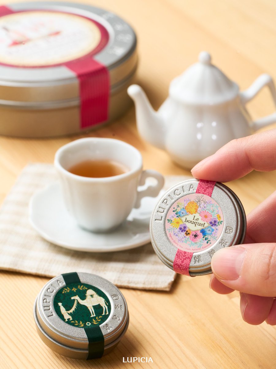 LUPICIA_jp's tweet image. ＼人気投票 実施中📢／
ルピシアでおなじみのラベル缶が
小さな #ミニチュア サイズに☕️

ロングセラーのお茶や懐かしいお茶など100種以上のデザインが、オンラインストアに大集合🐫💨お気に入りを見つけたり、推し缶に投票したり！ぜひご覧ください🙌

▼ギャラリー公開🎨
lupicia.com/page/mintin/#g…