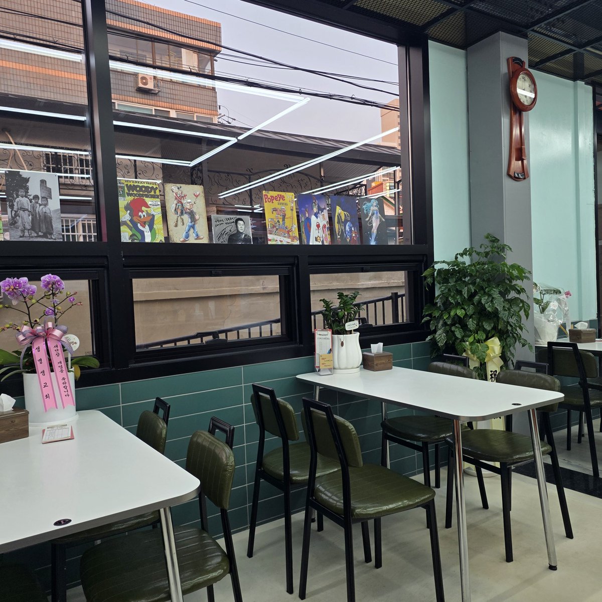 동네 분식집 오랜만에 왓어
작년 말에 건물 새로 짓더니 옛날이랑 엄청 달라졌어