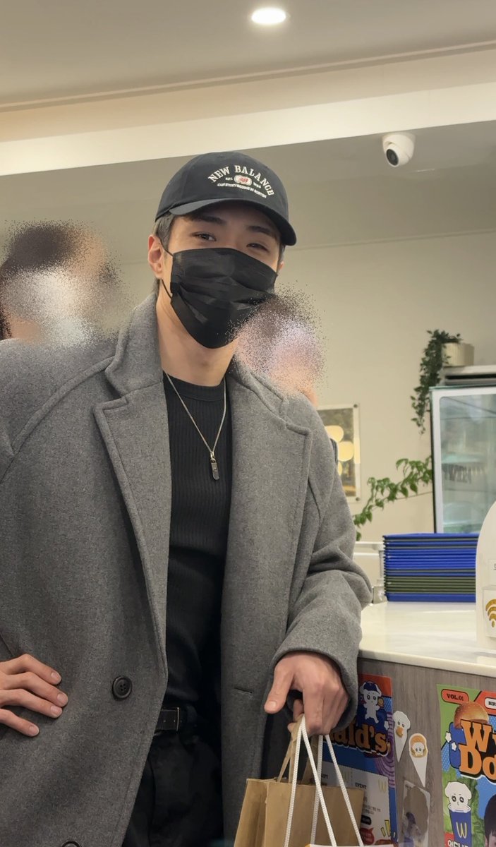 wyatt_burgers's tweet image. 엇도날드에 엇님 오심 !!!!!

#와이엇 다녀가고 하나도 안추워짐 🥹🐾
햄버거 맛있게 드세요 ♡

#엇도날드에서_엇부기_엇때
#온앤오프 #ONF #WYATT