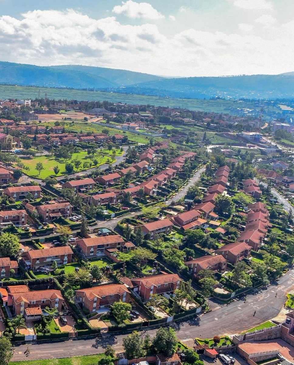 MugasaIko's tweet photo. Rwanda is a remarkable country where even the air feels different—clean streets, calm surroundings, and a strong sense of safety. This reflects visionary leadership that puts people first. 🇷🇼
#Rwanda #VisitRwanda #AfricaRising #Kigali #CleanestCity #Leadership #ProudlyAfrican #RwandaNziza 🇷🇼