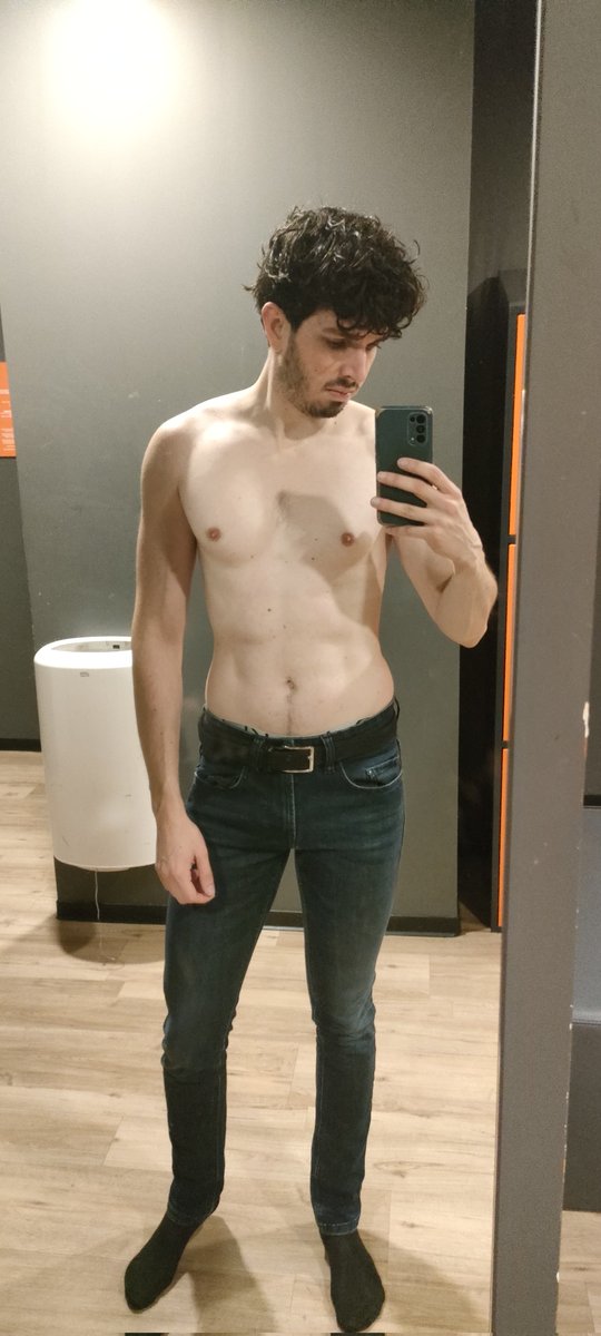 69kg aujourd'hui 🥳
🎯 Objectif : 75kg pour l'été 💪🏻