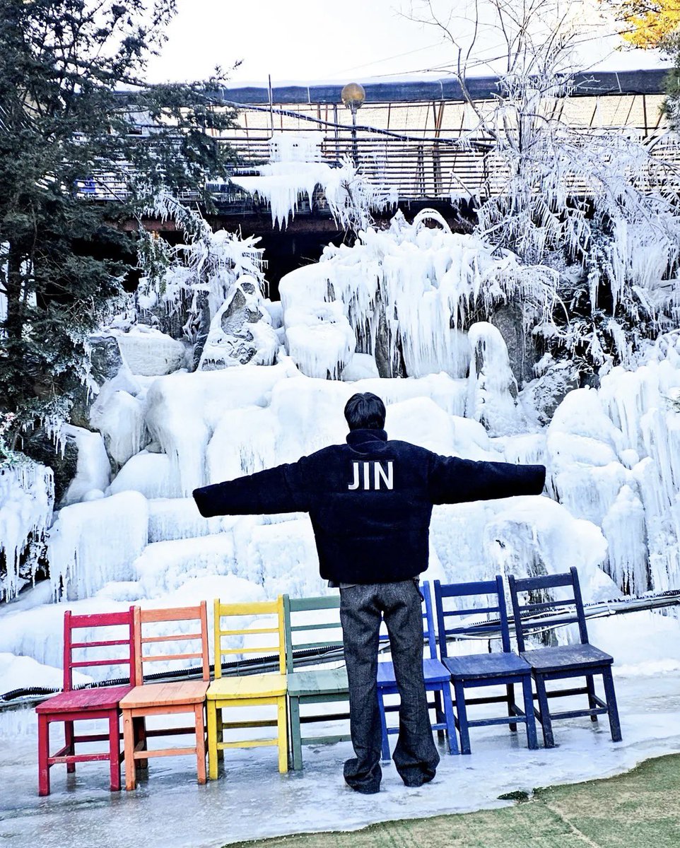 jinniesarchives's tweet image. #JIN on instagram 012326 📸