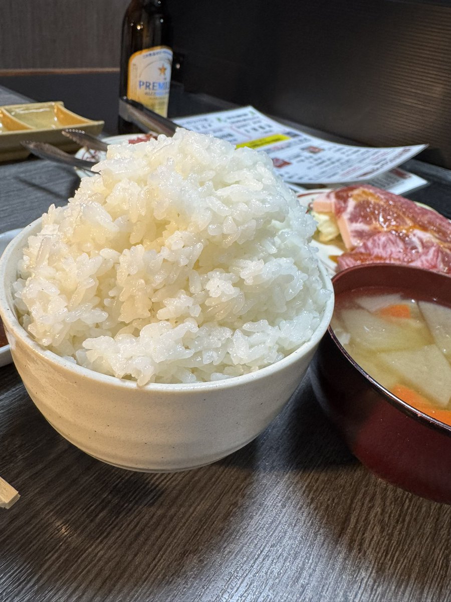 ___enami's tweet image. こんばんわ！

今日のお昼はご飯もの🍚
たくさんでました！
やはり、ラーメンにご飯もの
丼ものは絶対必要ですね！
ラーメンと🍜ご飯🍚
炭水化物❌炭水化物で
元気いっぱいすよ！そりゃ！😁

夜もよろしくお願いします🙇