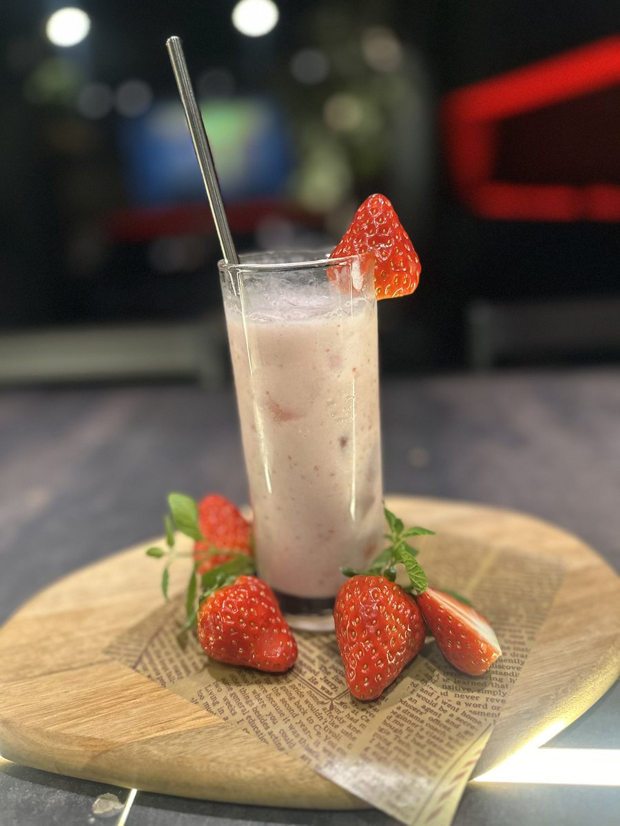 HEAT名古屋店オープンです！
今日も寒いですね(>ω<≡>ω<)
ビタミンCが取れる生搾りジュース！ございます★みかんやいちごがおすすめです★
シーシャと合わせてどうぞ★
個室のお問い合わせもお気軽に！
本日もご来店お待ちしております！！