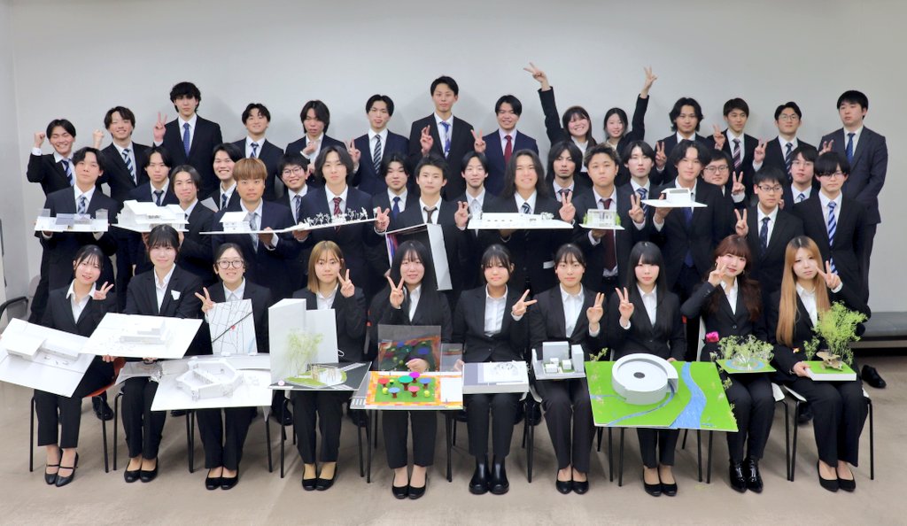 Nnikken's tweet photo. 卒業設計発表会😄✨お疲れ様でした！
2次審査は外部会場で行います👏
#新潟日建工科専門学校
#建築 https://t.co/lIWe5yIp4W