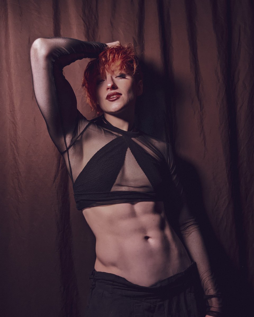 reddoodlesart's tweet image. Blah blah simple description blah I have abs