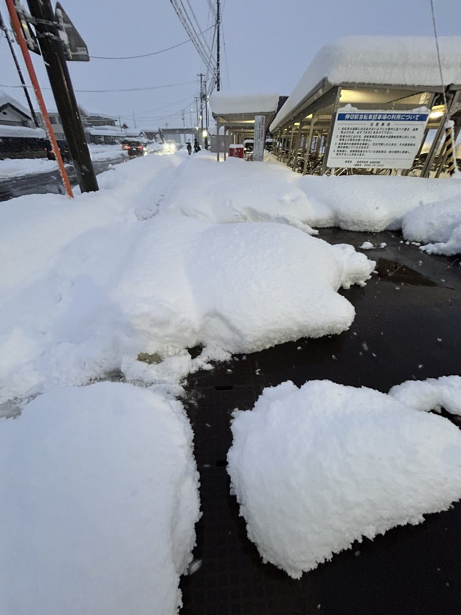 雪すごい積もる 嫌すぎる