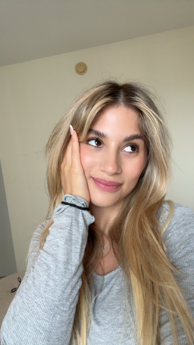 angelica slv tweet media