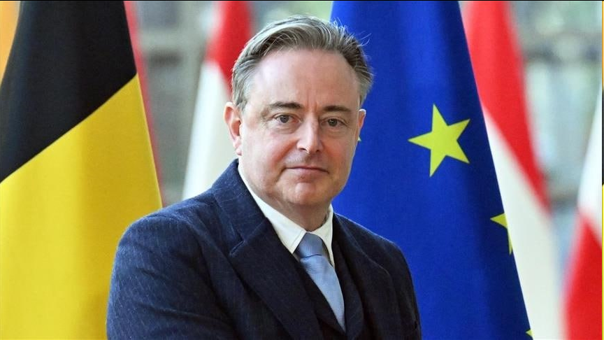 RTenfrancais's tweet photo. Le Premier ministre belge, Bart De #Wever, a expliqué l'impossibilité de saisir les fonds russes par l'absence d'un état formel de guerre entre l'#Europe et la #Russie. https://t.co/F0SILnWZYm