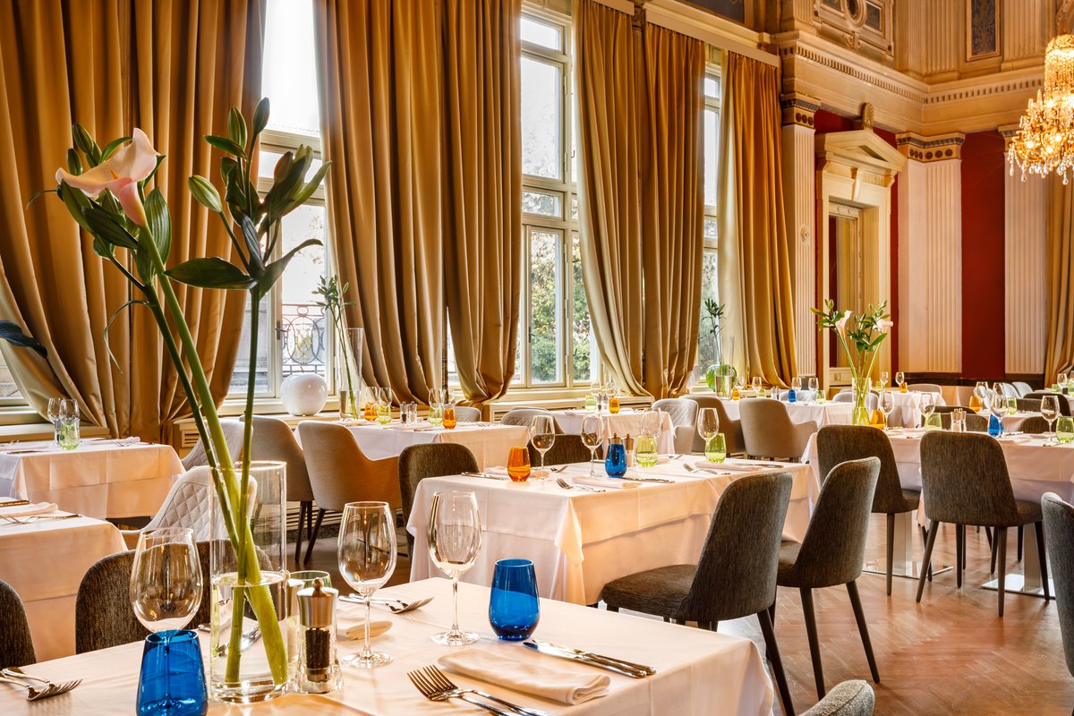 Timeless elegance and modern ease come together at Hotel Imperial, right in the heart of Opatija. This iconic hotel invites you to slow down, settle in, and enjoy a stay where classic architecture meets contemporary comfort. bit.ly/Heritage-Hotel…