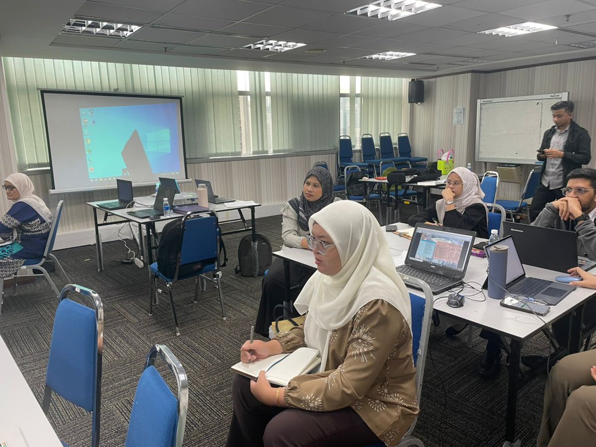 uvm_jkr's tweet photo. 20-23 Januari 2026 Kajian Value Engineering (VE) bagi  projek
@KDNPUTRAJAYA 
@CksJKR 

yang dimudahcara oleh pasukan fasilitator
@uvm_jkr

@JKRCPAB
@IPJKR_Official

@RoslanisE

@JkrMaria

@RbSafarina

#IamJKR #KitaJKR #JKRsynergy #JasaKepadaRakyat https://t.co/2ckeCce3lP