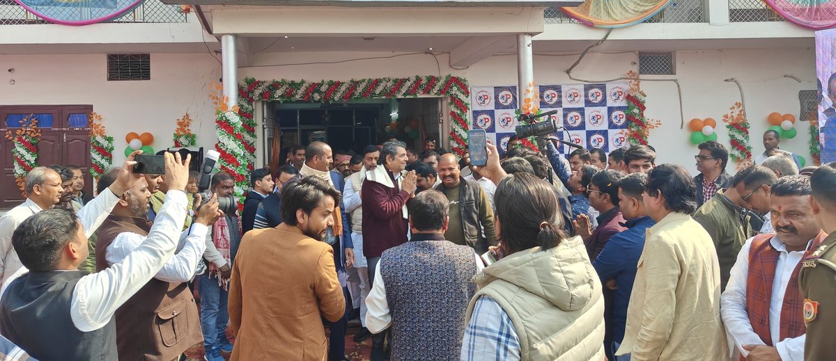 आज रविंद्र नगर जिला मुख्यालय पर 'OP News Network' और 'Happy Home Partners' का उद्घाटन कर श्री ओपी गुप्ता जी को उनके नए उपक्रमों के लिए शुभकामनाएं प्रेषित किया।