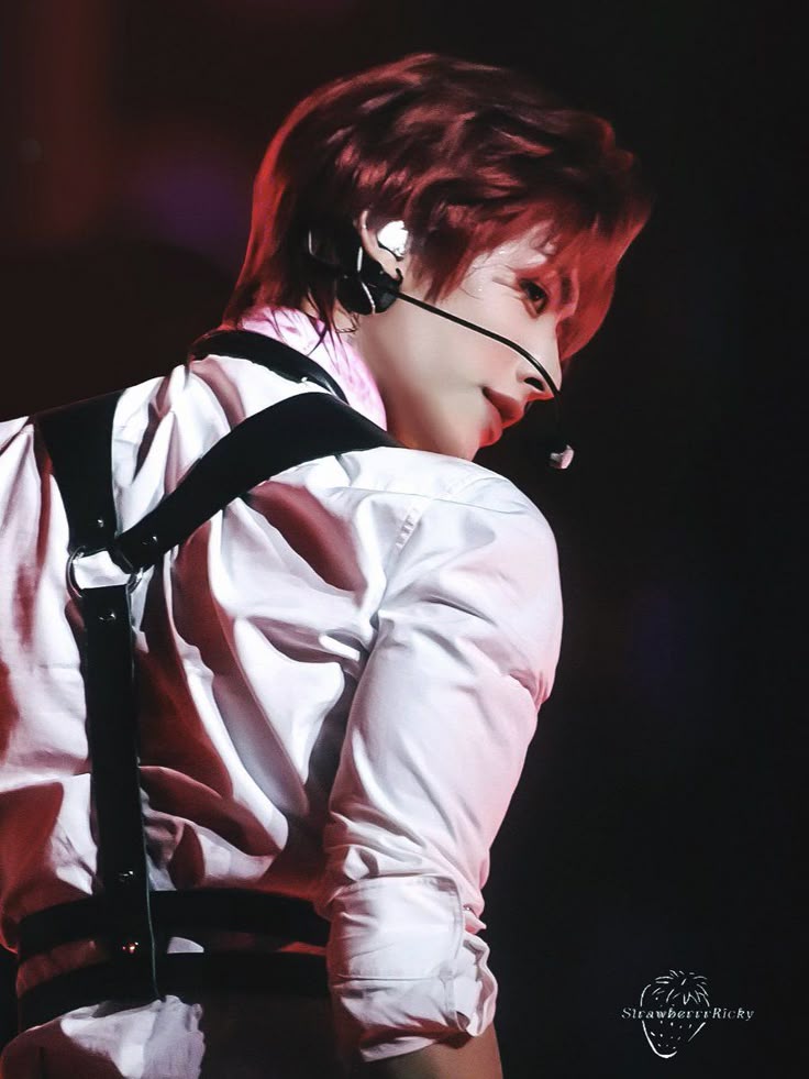 dawnsfey's tweet image. photos of him in this angle&amp;gt;&amp;gt;&amp;gt;