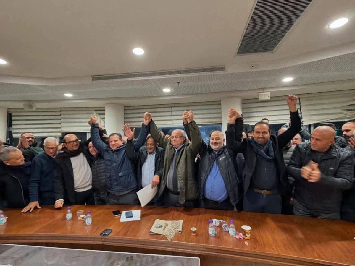 לפעמים שיר מזכיר תקופה 
ריח מזכיר מקום וטעם של דג את שולחן השבת של סבתא.
ואם תמונה מזכירה תאריך? נזכרים?