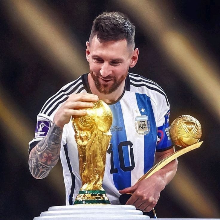 🚨🗣️ Zlatan: 

“The DIFFERENCE between Messi and Ronaldo is that People tell Messi that he's the GOAT, while Ronaldo tells people that he's the Goat."