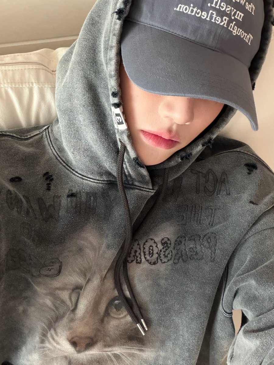 260123 🎻💬

“first picture with 1.0 vision 🎉”