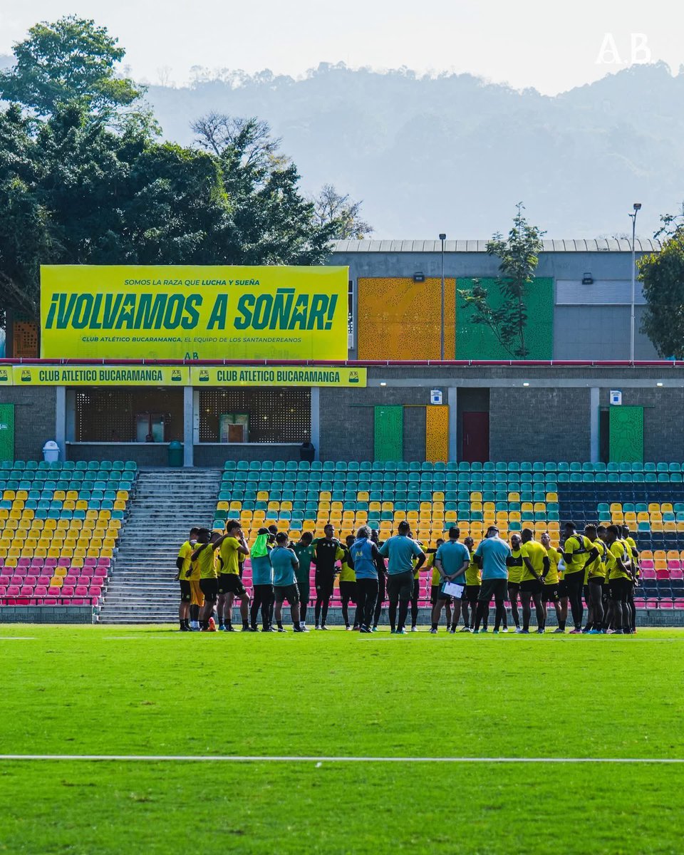#RinconAuriverde
#ItinerarioAuriverde
🟡 <a href="/ABucaramanga/">Atlético Bucaramanga</a> viaja en la mañana hacia #Villavicencio 
🟢 En la tarde realizará unidad de entrenamiento 
🟡 El EQUIPO se desplazará directamente desde #Villavicencio a #Cúcuta para jugar el #Clásico el martes 4:00 pm
❌🛫Batalla