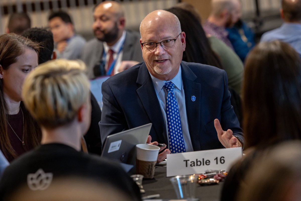 BE-Collaborative tweet media