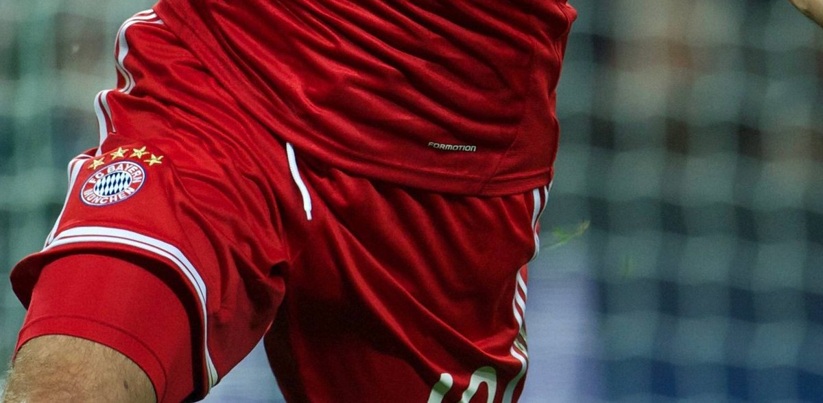 FCBayernAr's tweet photo. اضغط على البوست لتشاهد احتفال أيقوني ✨