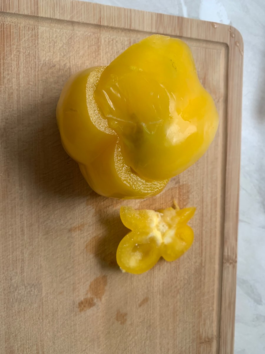 SarahSmiless21's tweet photo. @sainsburys just purchased some rotten peppers, please help! https://t.co/5rd9MtKuIM