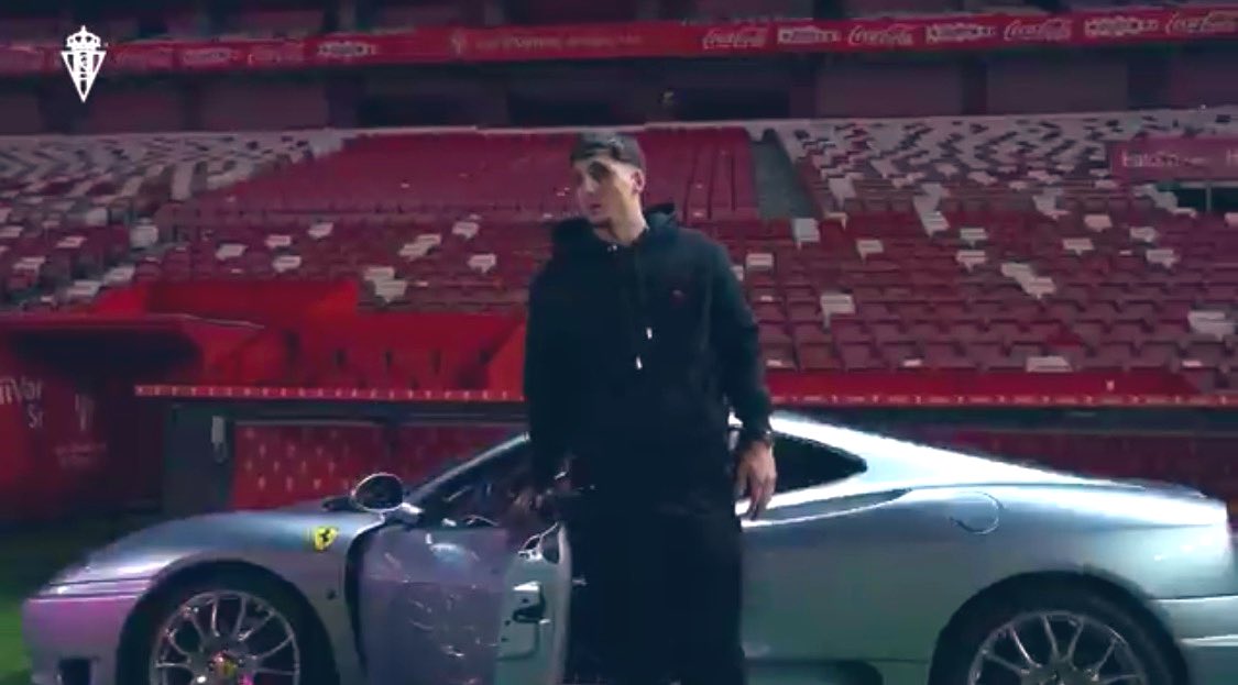 Hemos pasado de presentar una camiseta en un contenedor, a anunciar un jugador con un Ferrari. Y luego dicen que no evolucionamos…