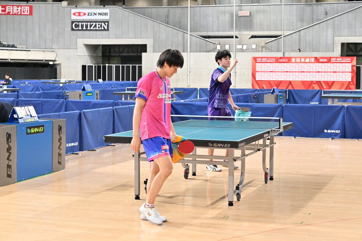 takurepo's tweet photo. #全日本卓球 2026
▼男子シングルス6回戦
谷垣佑真（愛知工業大）　4-2　戸上隼輔（井村屋グループ）

昨年の5回戦の再戦となった谷垣対戸上はまたしても谷垣に軍配。戸上も随所で鋭いボールを決めましたが、中陣での高いラリー力と読みの良さを見せた谷垣が2年連続で準々決勝進出です。

#卓球 #卓球レポート #卓レポ