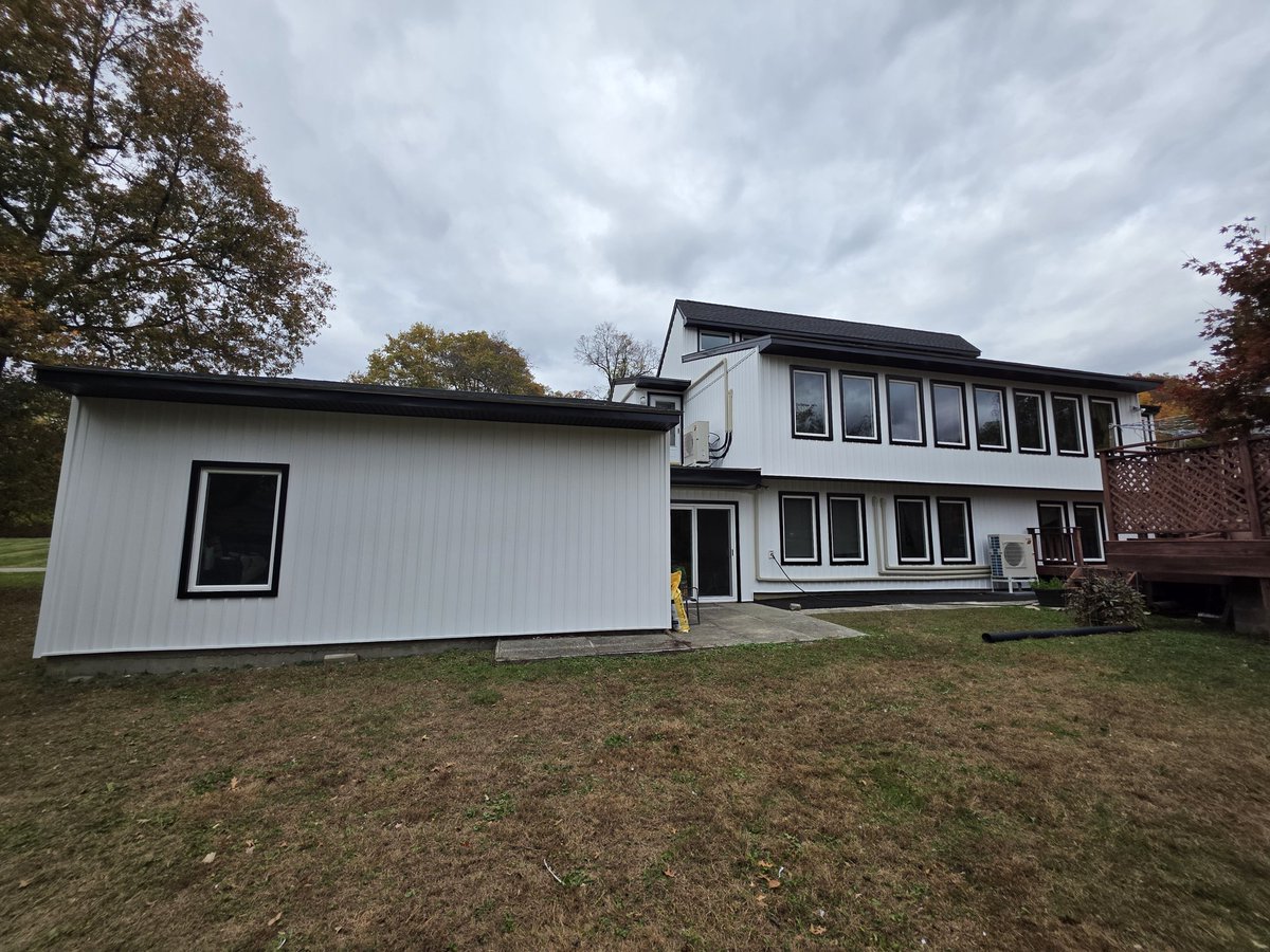 BrosAlum's tweet photo. @gafroofing @Alside #goldenpledge #roofing #boardandbatten #exteriordesign @Alside by @tedb75 https://t.co/6RU5m5Gkv4