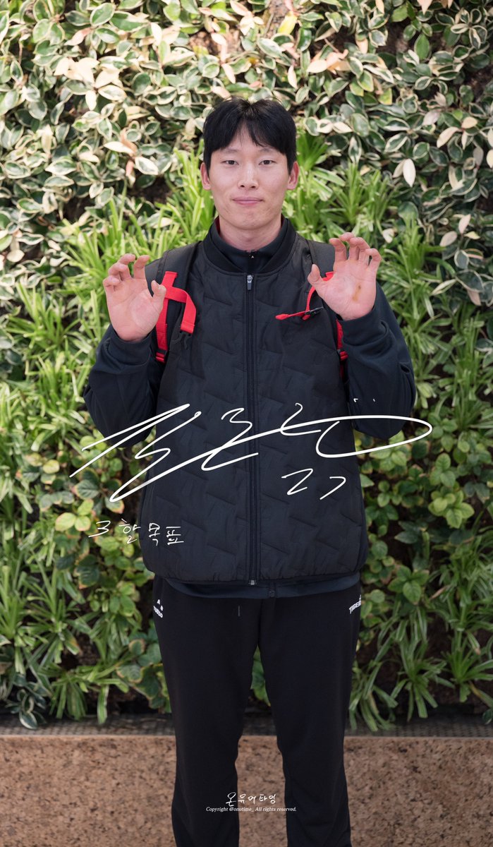 260123 스캠출국 김호령 

올해의 목표 물어봤고 멋쩍이 웃으면서 써주던 타율 3할 !