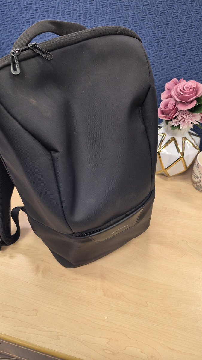 FininiLiso's tweet photo. Uber driver phoned, apparently he left laptop with security at work however did not share with me due to communication breakdown. Also security said they didn't know about the bag apparently the one given did not share with the rest. I got my stuff intact. Thank you so much. https://t.co/Vw99t86EZr