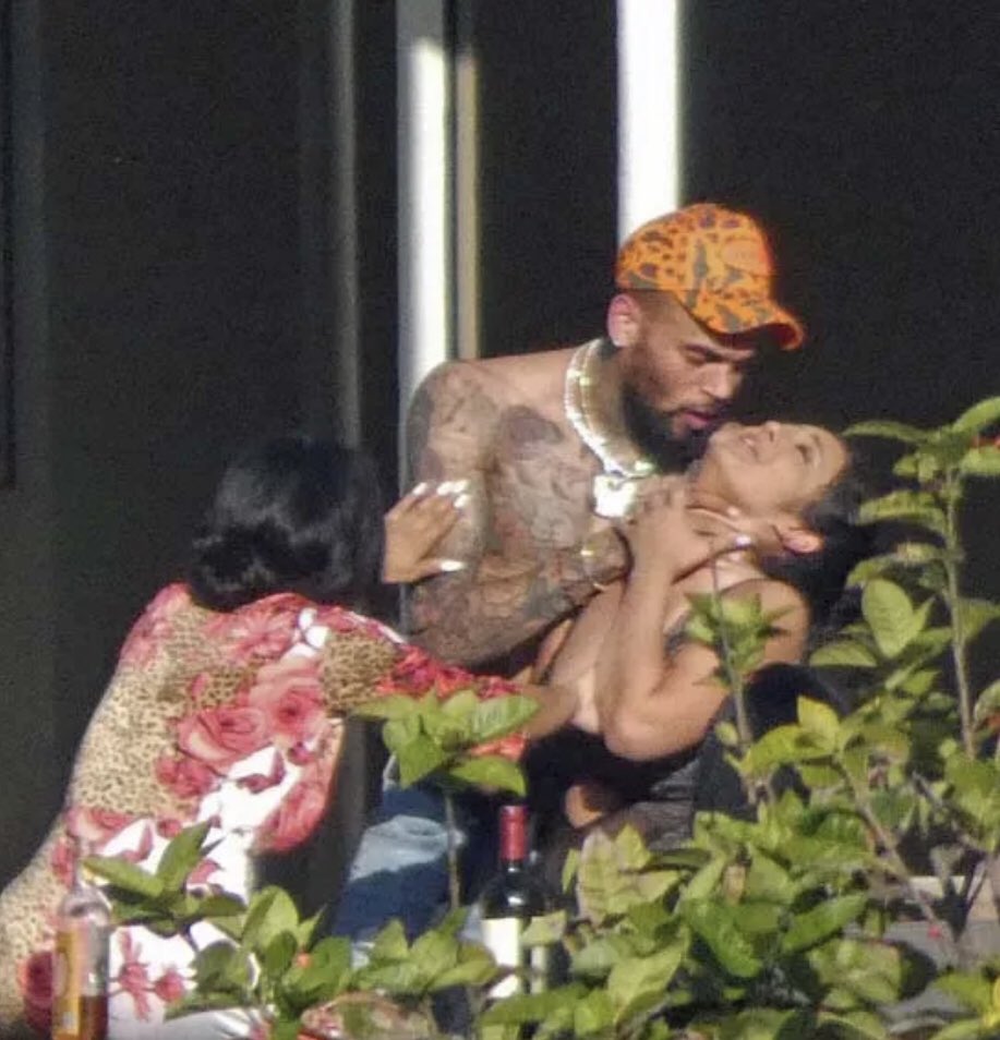 Phil0va's tweet image. Il utilise aussi ses mains pour frapper des femmes. 

Il a rien de mignon. Arrêtez de donner du gaz à un frappeur de femmes putain.