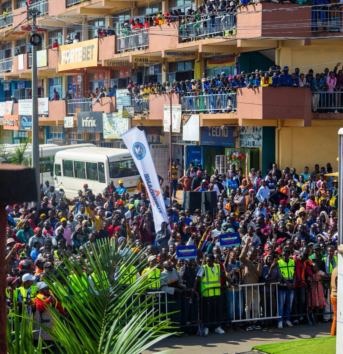 RYVCP_Kamembe's tweet photo. Iwacu i @RusiziDistrict, uyu munsi:

#TURINDANE na #TUJYANEMO ni impanga🌝🌝🖖

#RYVCP_Kamembe kuva muri Gicurasi 2019 twajyanyemo, kugera n'uyu munsi tugira tuti: "#TUURINDANEEEH"🎶😍

@Rwandapolice
@fnamuh
@RNPSpokesperson
@RwandaWest
@harerimana_tito
@SolNishimwe
@motari_wanyu https://t.co/mxxUqN7gTj