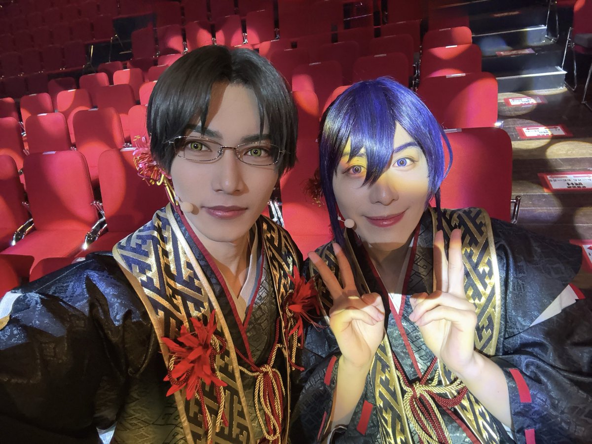 hiroki_kajita's tweet photo. 本日も1公演ありがとうございました🌙

神崎と👓⚔️

「わーはすみどの〜」
#あんステ #紅月 #蓮巳敬人 https://t.co/dFh9Q5XmVv