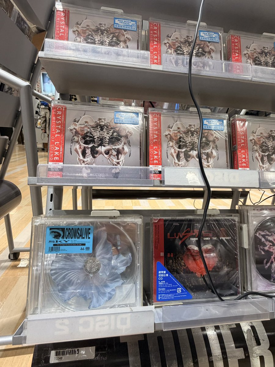 crowsalive_jpn's tweet image. 【TOWER RECORDS 梅田NU茶屋町店様】
同日リリースのCrystal Lakeと一緒に展開していただいてます！
別の場所で単独でも「Sky」展開していただき本当にありがとうございます。

来月アルバムリリースの際も引き続きガッツリ展開宜しくお願いします！

@TOWER_NUchaya 
#crowsalive