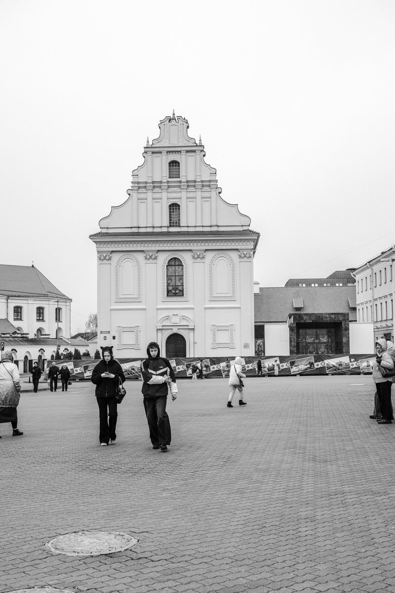 Minsk,Belarus
11/2025
#streetphotography 
#blackandwhitephotography 
#cityscape 
#fujifilm