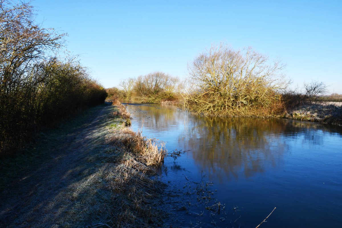 retired_tom's tweet photo. My photos from #January 2024
@CanalRiverTrust #GrandUnionCanal #Slapton #Bridge #Narrowboat #Reflections #GoldenHour
#Canals & #Waterways can provide #Peace & #calm for your own #Wellbeing #Lifesbetterbywater #KeepCanalsAlive https://t.co/6GlnjKQwpS