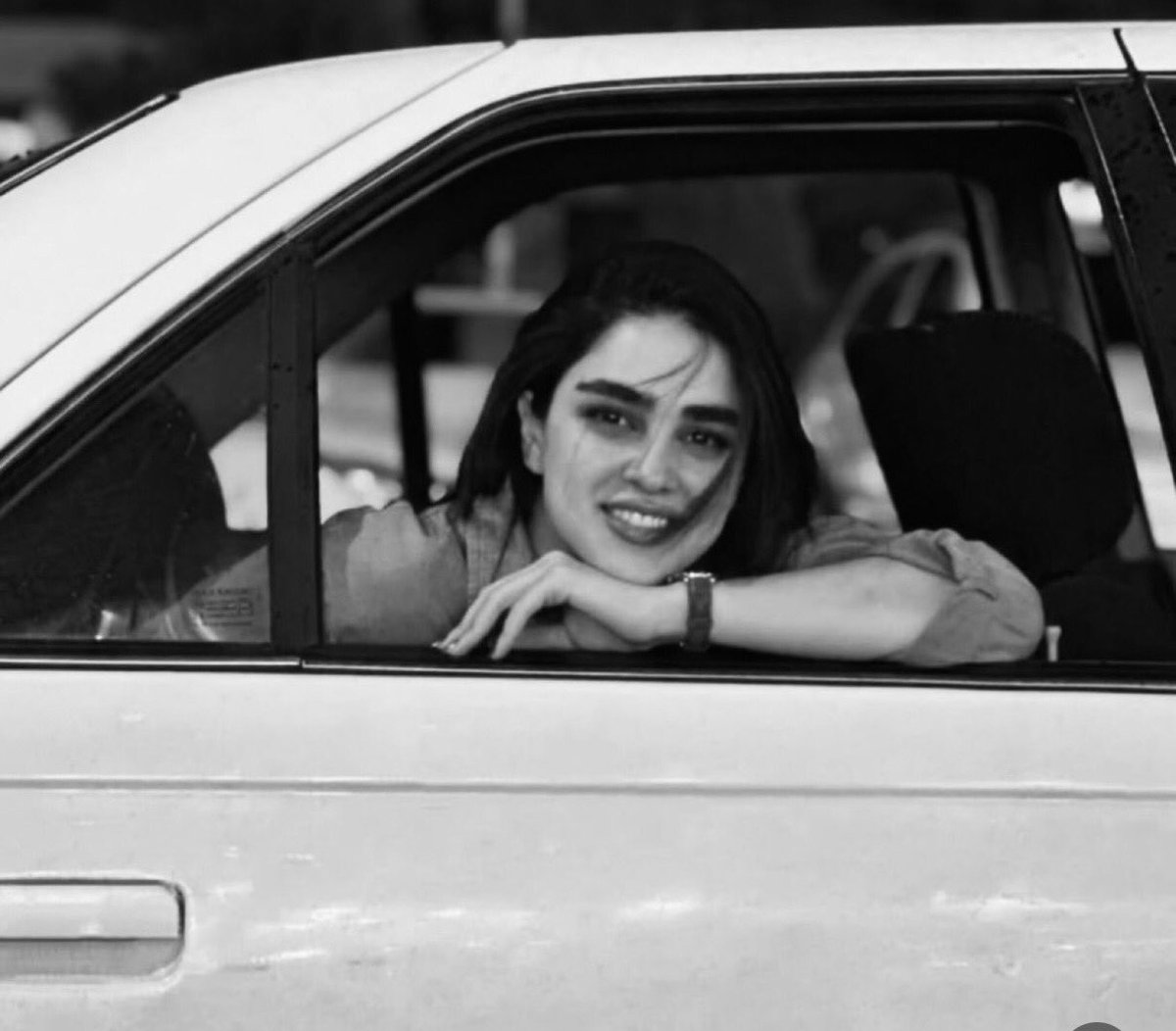 که من غم دارم اندازه زیبایی تو.
#IranMassacre
#R2PforIran